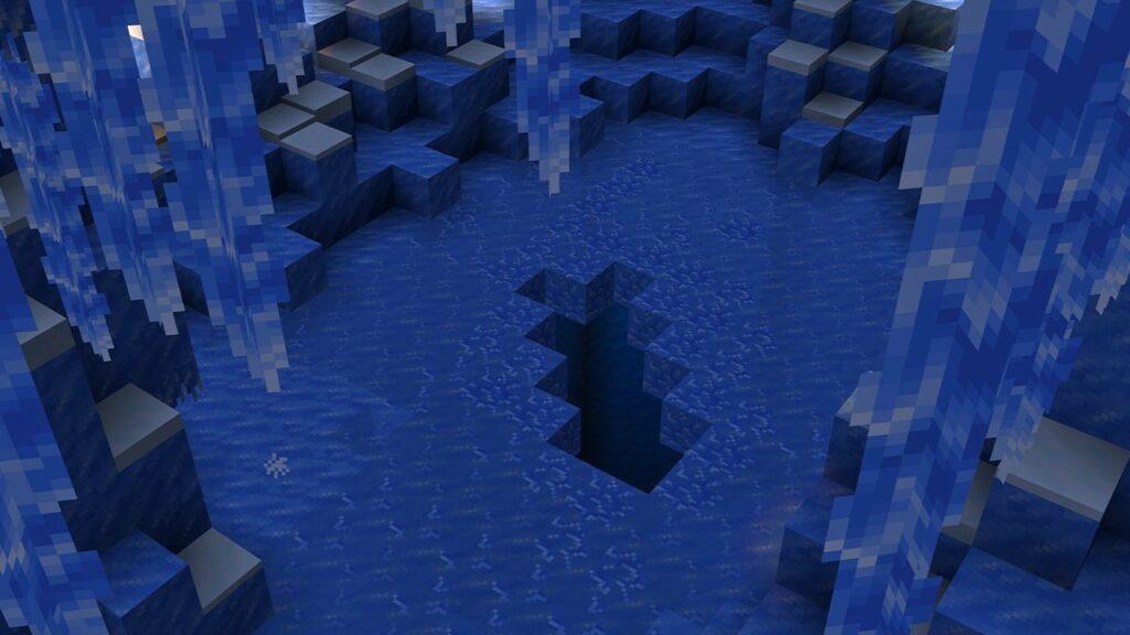 Хрупкий лёд и расселина в ледяной пещере Minecraft