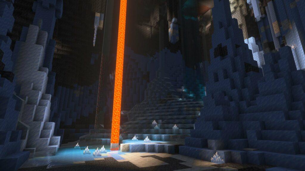 Ледяная пещера с кристаллами льда и потоком лавы в Minecraft 26.4